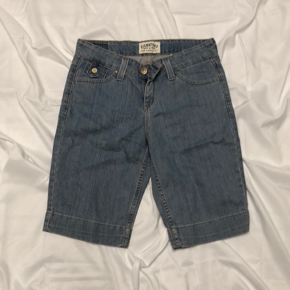 Levi light blue jean shorts size misses 4